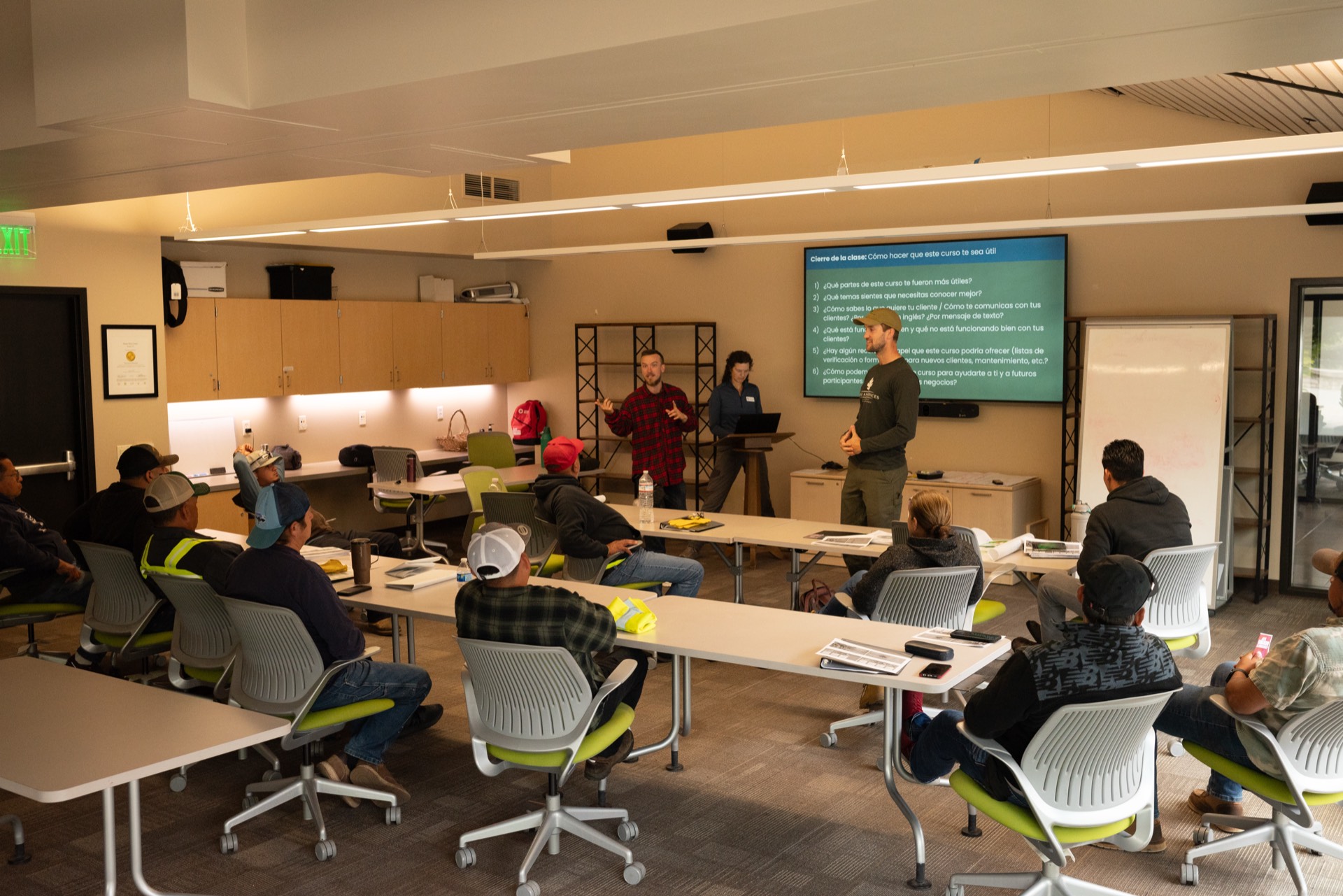 Bilingual Ecotones training session taught in English and Spanish